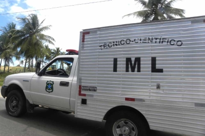 IML segue para remover corpo de suspeito (Foto: Arquivo Portal Infonet)
