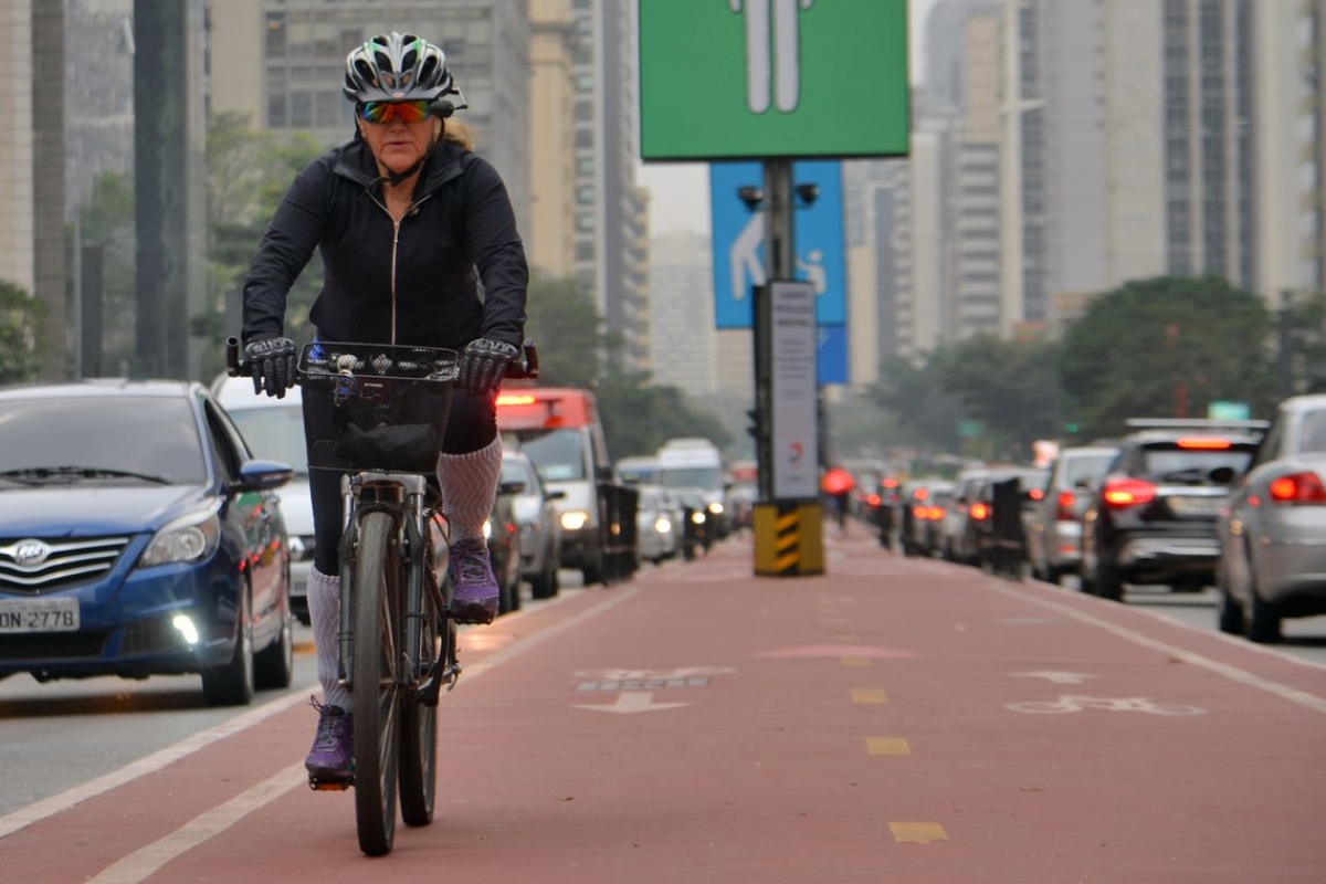 Ciclovia da Avenida Paulista permite que o ciclista percorra vias exclusivas da Zona Oeste até a Zona Sul de São Paulo (Foto: Rovena Rosa/ Agência Brasil)