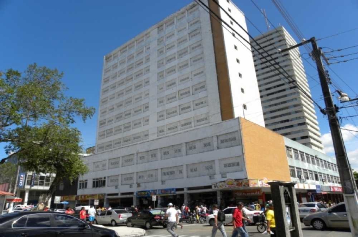 Defesa Civil quer que empresa seja contratada, até sexta, para retirar material do Hotel Palace (Foto: Arquivo Portal Infonet)