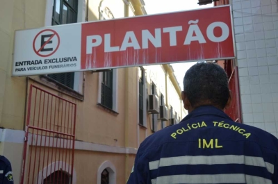 O corpo permanece sem identificação no IML (Foto: Arquivo Portal Infonet)