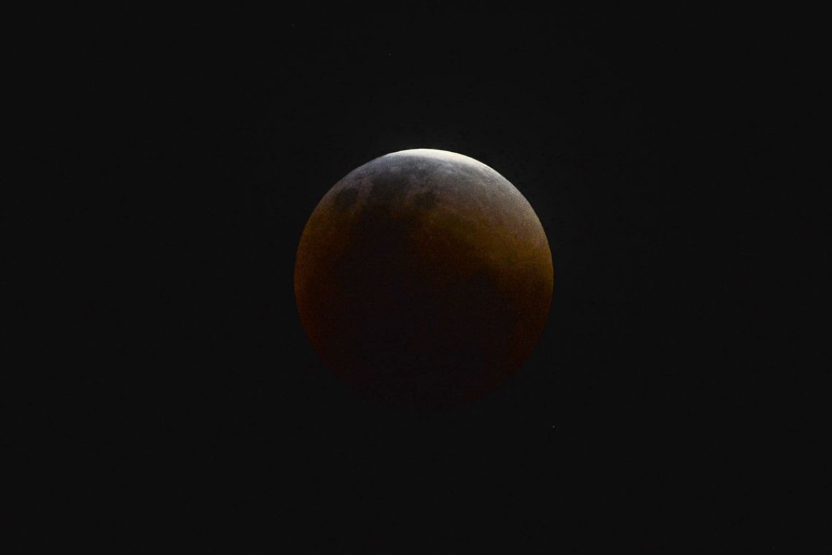 Eclipse total da Lua ocorre nesta sexta, 27/7; veja dicas para acompanhar (Foto: Marcello Casal Jr./ Arquivo Agência Brasil)