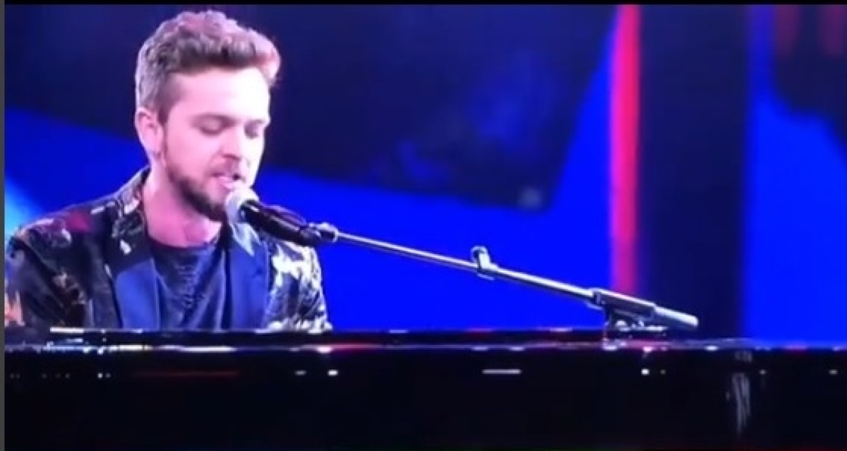 Pianista sergipano faz apresentação no �??Domingão do Faustão�?? (Foto: Reprodução de vídeo/ Instagram do cantor)
