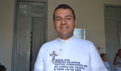 Padre fala sobre importância da unidade (Foto: Portal Infonet)