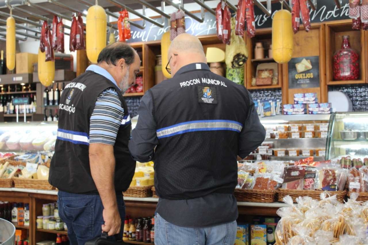 Defesa Social fiscaliza padarias e delicatessens em Aracaju (Foto: Maria Vicari/ PMA)