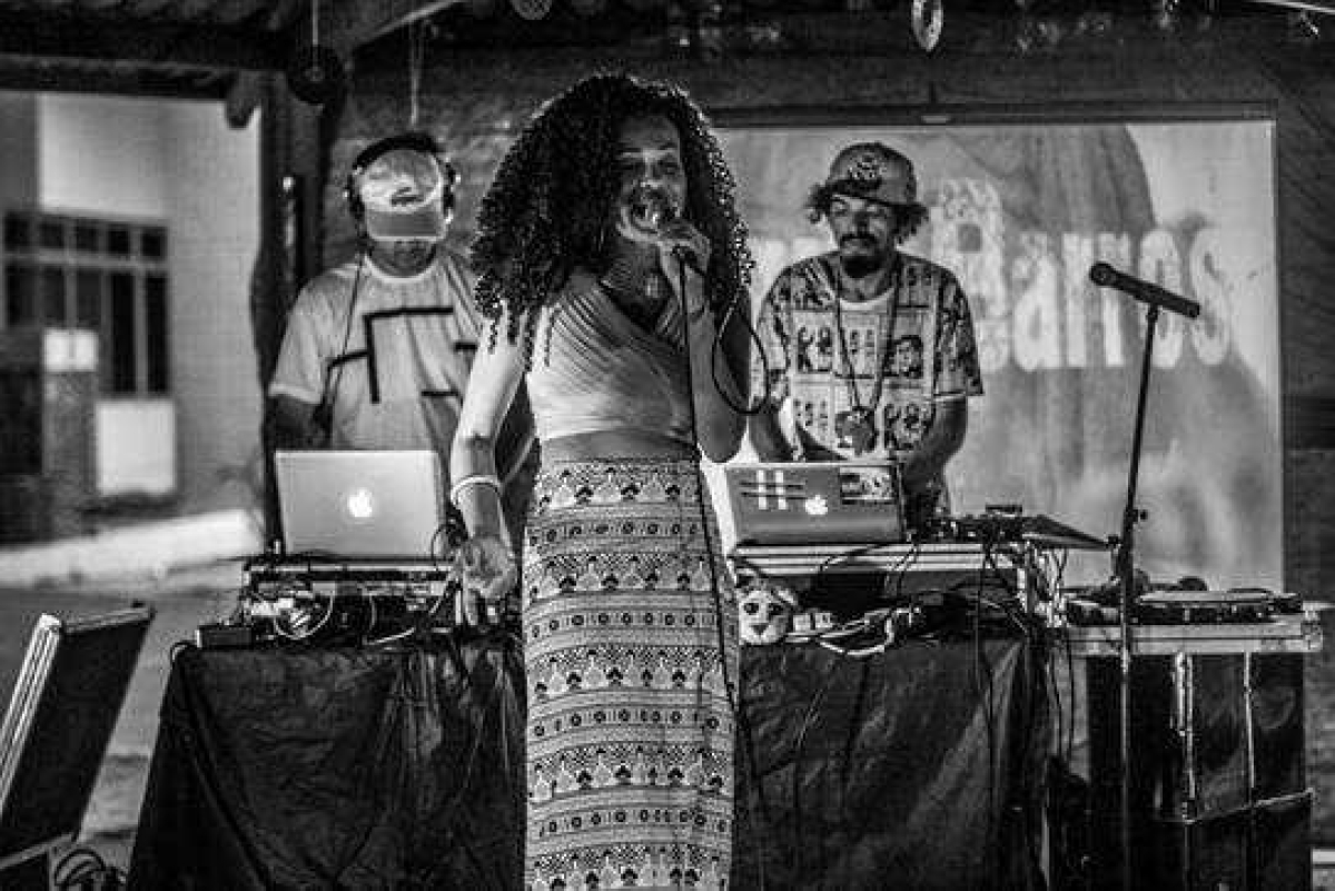 Cantora se apresenta com o grupo jamaicano pela primeira vez em Aracaju (Foto: Pritty Reis)