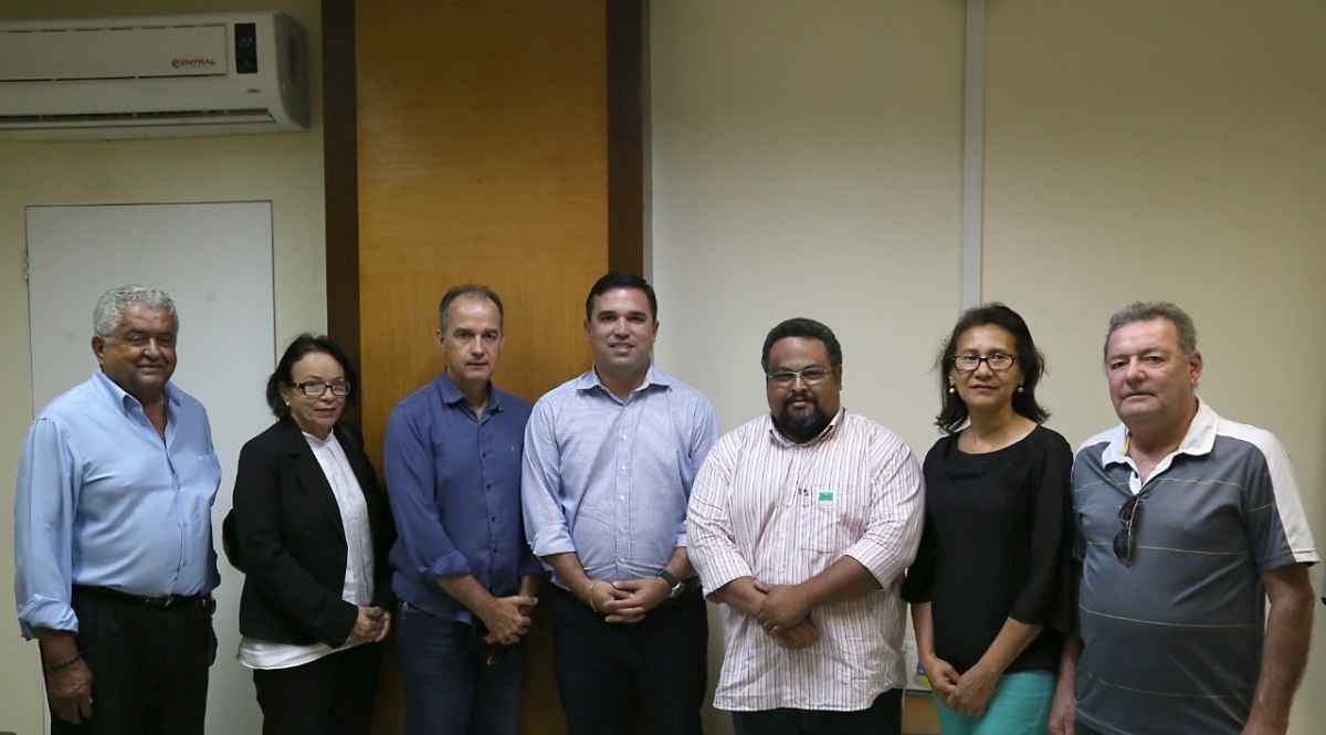 Secretário-chefe da Casa Civil dialoga com representantes dos servidores da Administração, Contabilidade e Economia (Foto: Jorge Henrique/ ASN)