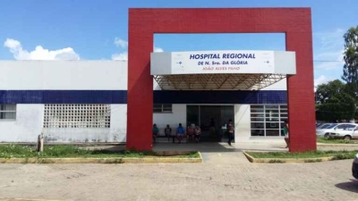 Vítimas de envenenamento e acidente de moto dão entrada no Hospital de Glória (Foto: Via Pingou Notícias)
