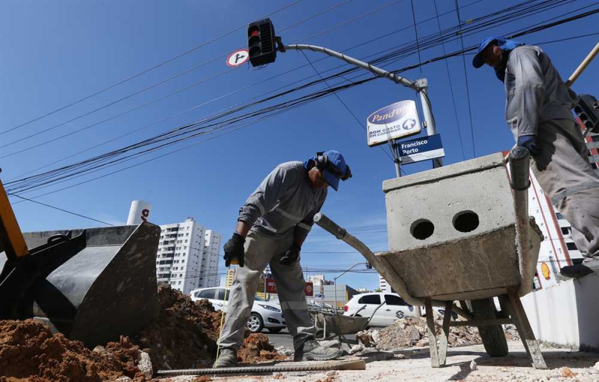 Diversos cruzamentos da cidade já receberam o equipamento (Foto: Silvio Rocha/ PMA)