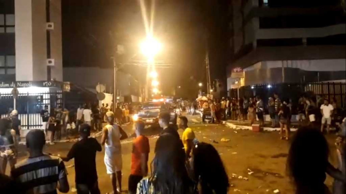 Uma pessoa foi presa portando simulacro de arma de fogo (Foto: PM/SE)