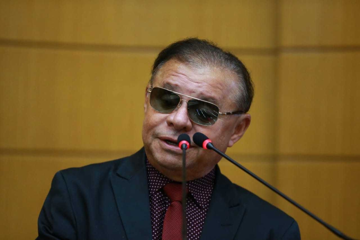 Gilmar Carvalho vota contra parcelamento do 13º salário (Foto: César de Oliveira)