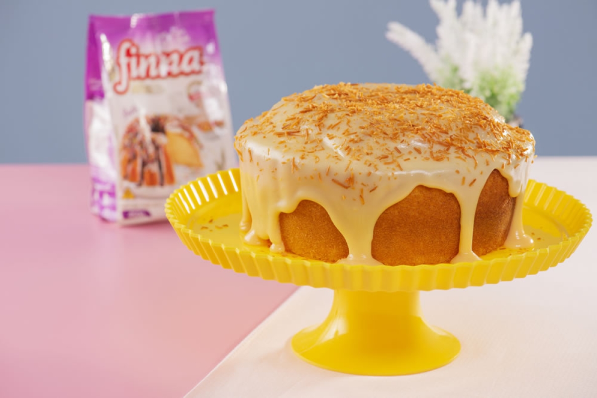 Bolo Vulcão com Cobertura de Brigadeiro Branco e Coco Queimado (Imagem: Divulgação)