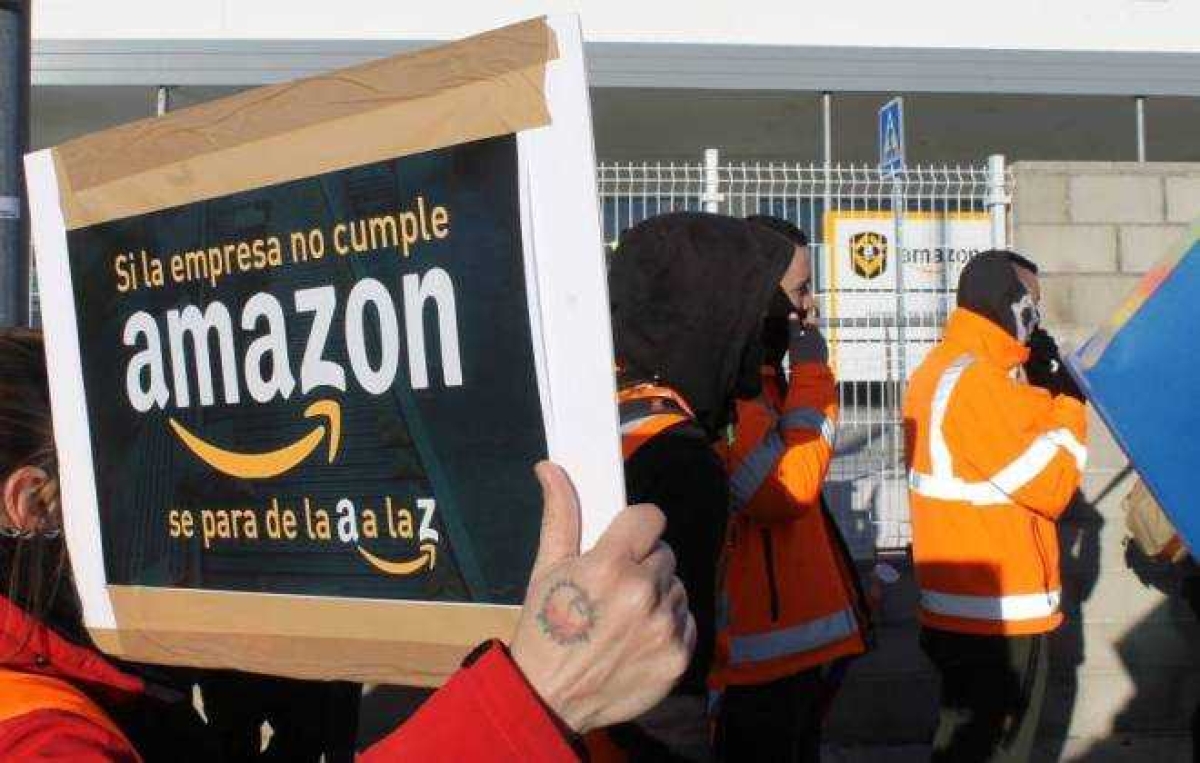 Funcionários da Amazon em greve na Espanha (Foto: @pacolavadog)