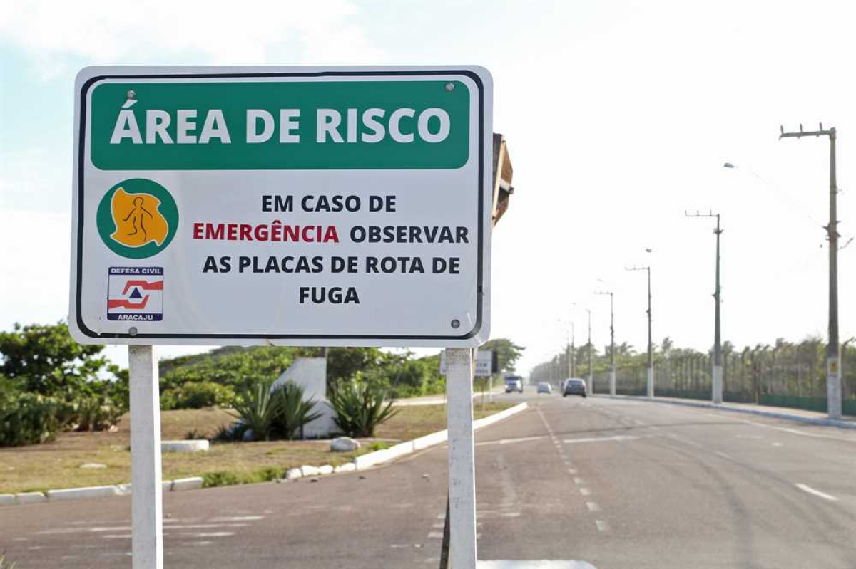 As placas instaladas atendem à orientação do Ministério Público (Foto: Marcelle Cristinne/ PMA)