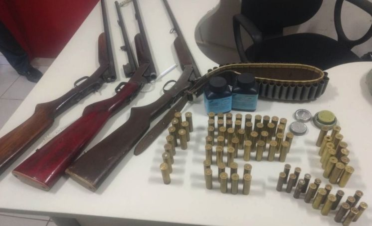 Polícia Militar prende dois homens e apreende armas e munições (Foto: SSP/SE)