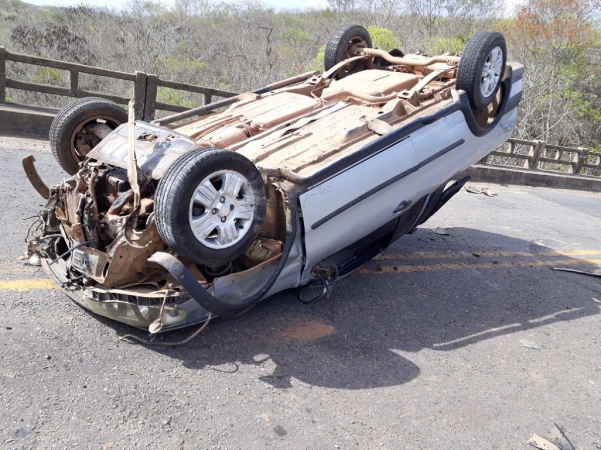 Um dos carros envolvidos no acidente fatal (Foto: BPRv)