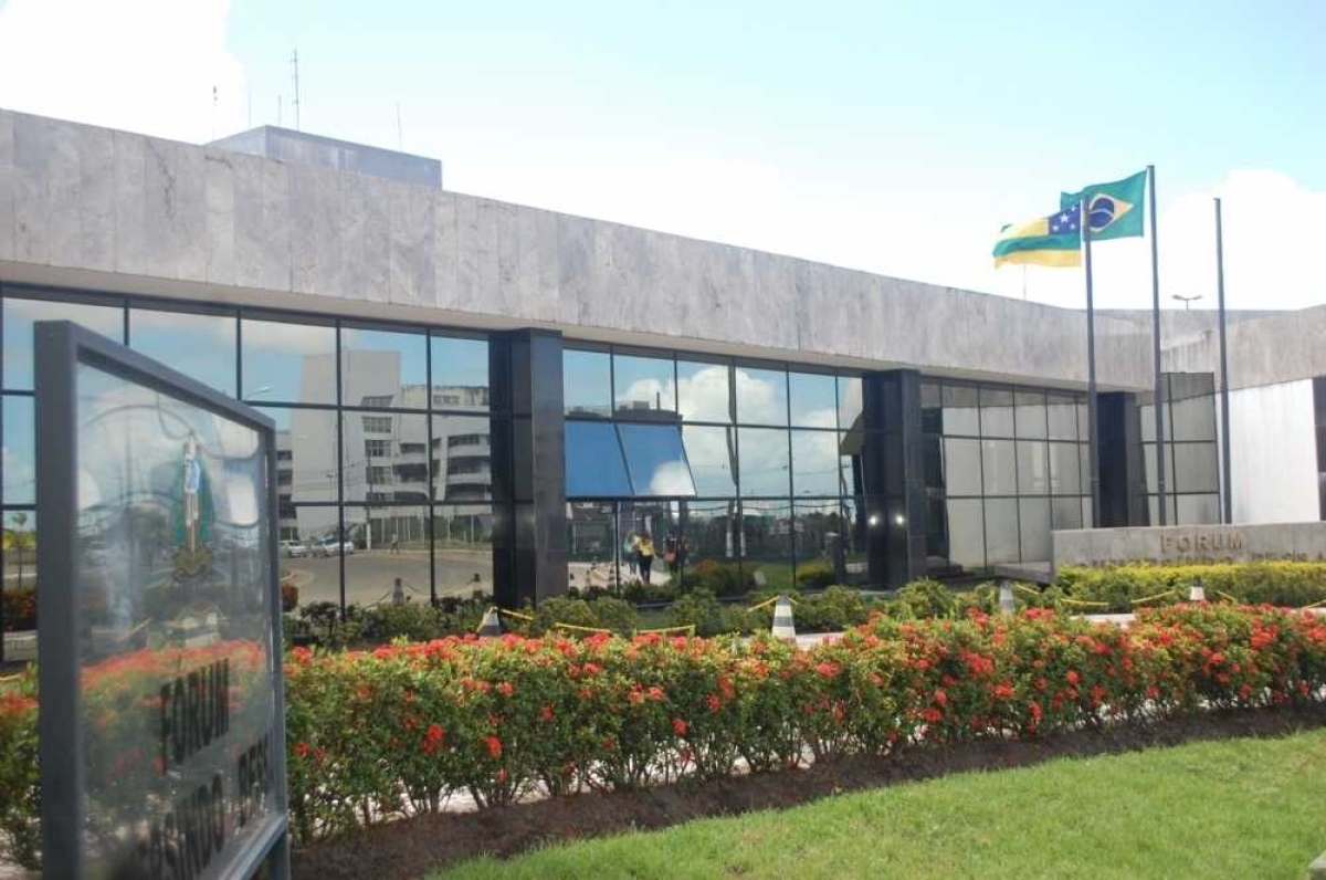 Audiência aconteceria no Fórum Gumersindo Bessa (Foto: Arquivo Portal Infonet)