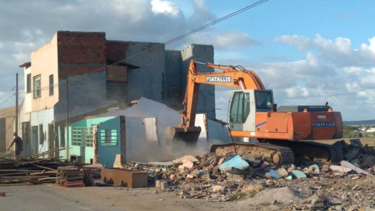 Catorze imóveis foram demolidos (Foto: PM/SE)