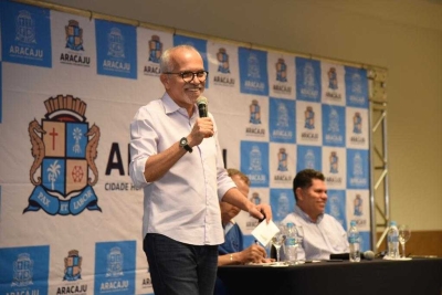 Prefeito antecipa pagamento dos salários de dezembro dos servidores de Aracaju (Foto: Ana Lícia Menezes/ PMA)