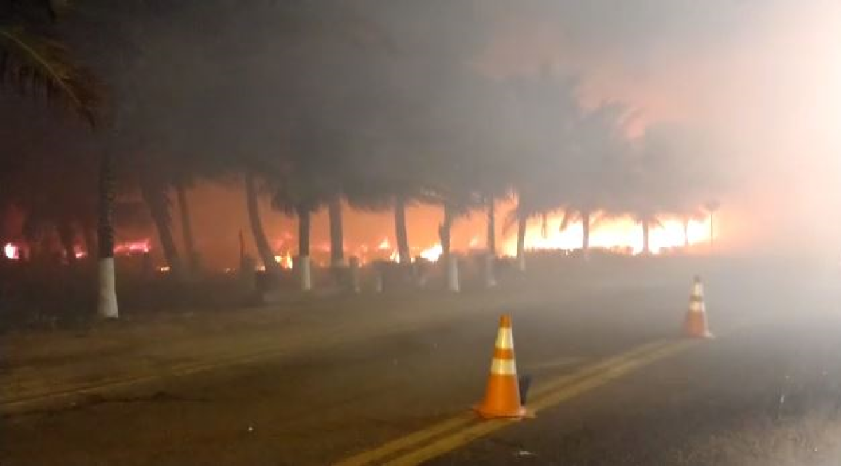 Espetáculo pirotécnico sem autorização provoca incêndio em Aracaju (Foto: CBM/SE)