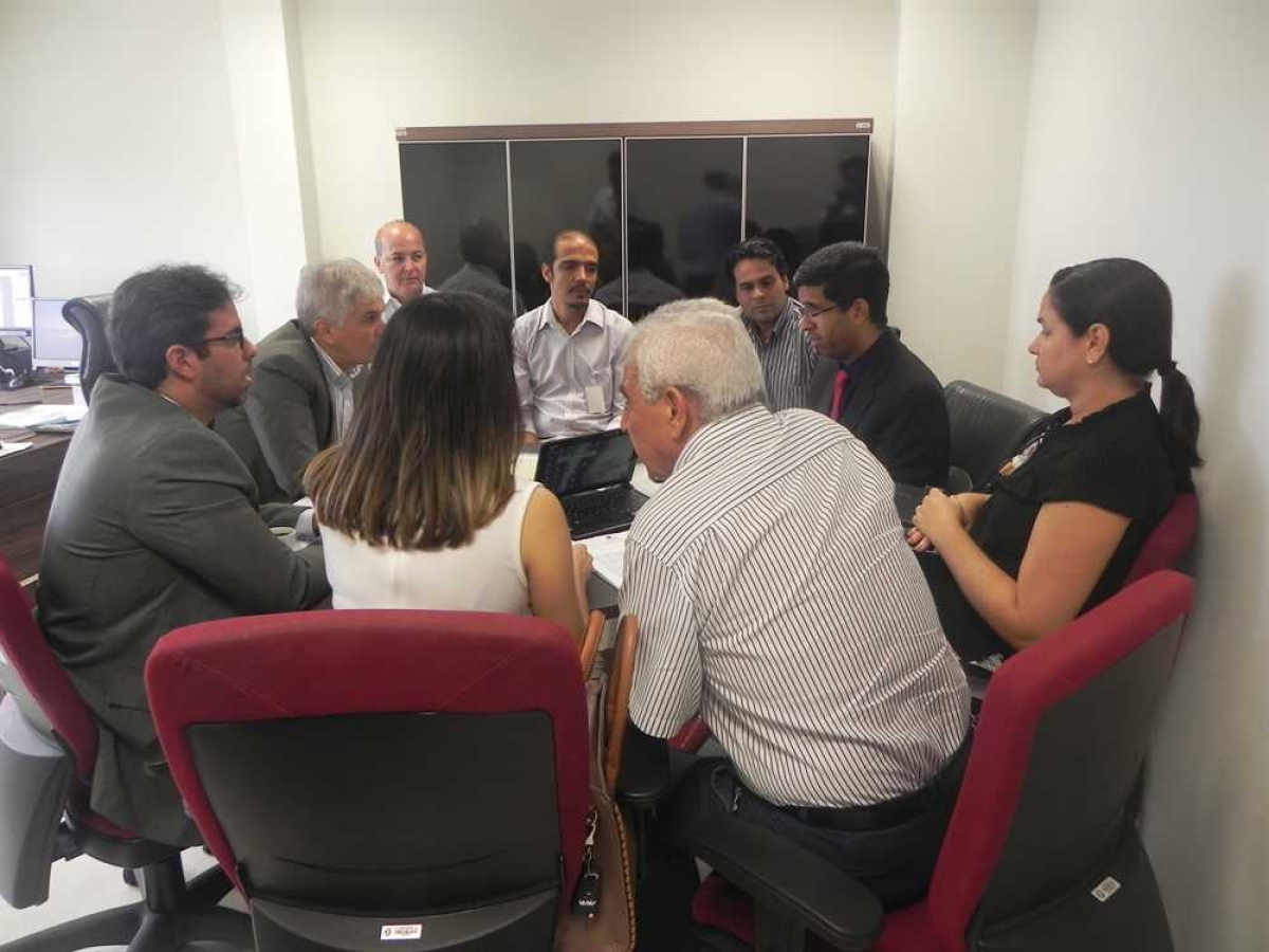 Em reunião na manhã desta sexta-feira, 25, na sede do órgão, o MP conversou com líderes do Sindimed e do Sindicato dos Enfermeiros do Estado de Sergipe (Seese) para analisar o teor das acusações (Foto: Portal Infonet)