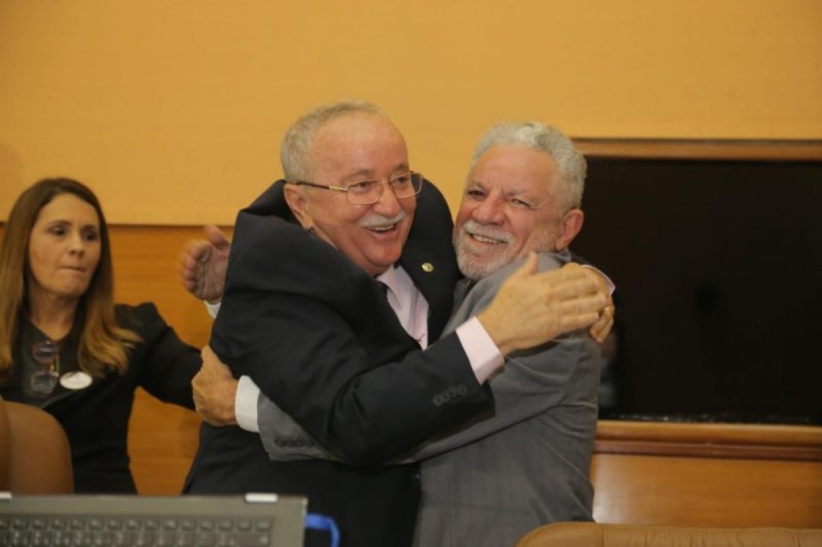 Luciano Bispo assume a presidência do Poder Legislativo (Foto: César de Oliveira/ Rede Alese)