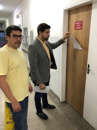 A desinterdição do Coren, realizada na noite deste sábado, 9 (Foto: SMS/Aracaju)