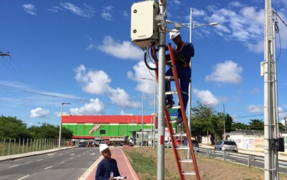 Radares da Etelvino Alves de Lima são aferidos pelo Inmetro e começarão a operar no dia 11 de março (Foto: SMTT/Aracaju)