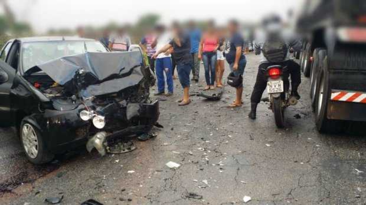 Grave acidente envolvendo três veículos deixa feridos (Foto: Lagarto Como Eu Vejo)