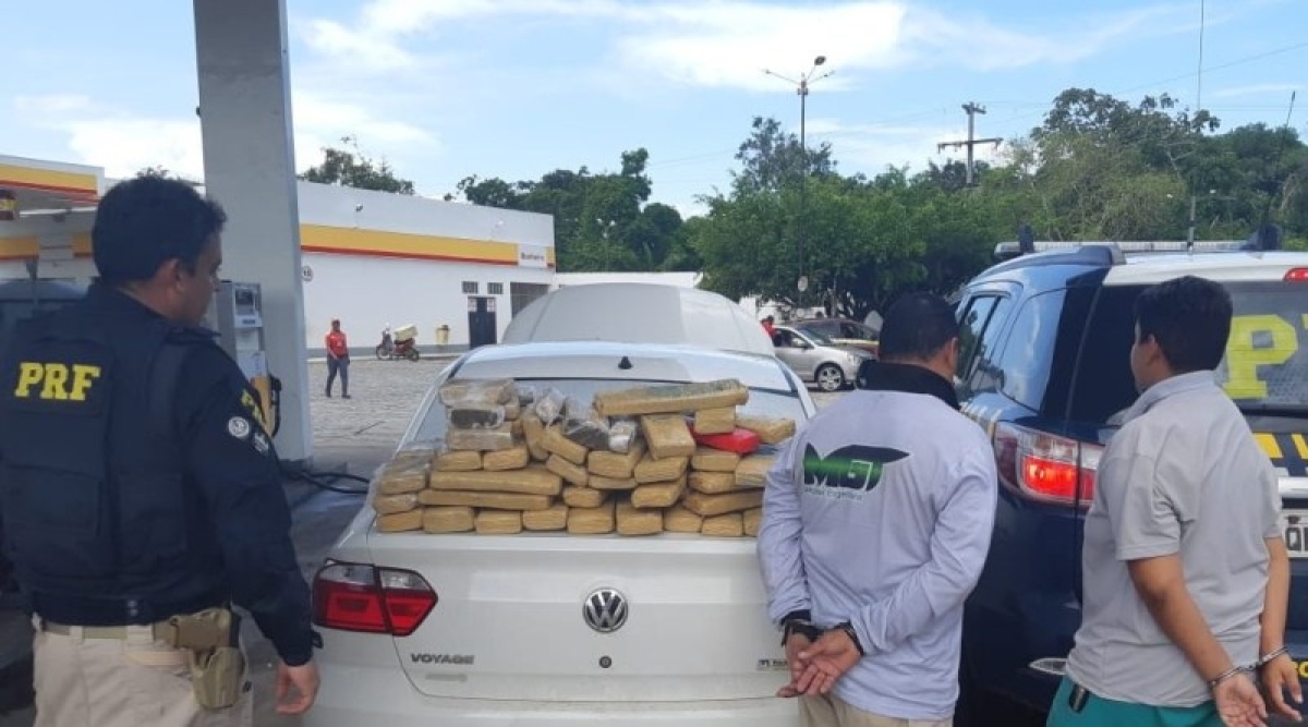 PRF apreende 47 quilos de maconha na BR 101 (Foto: PRF/SE)