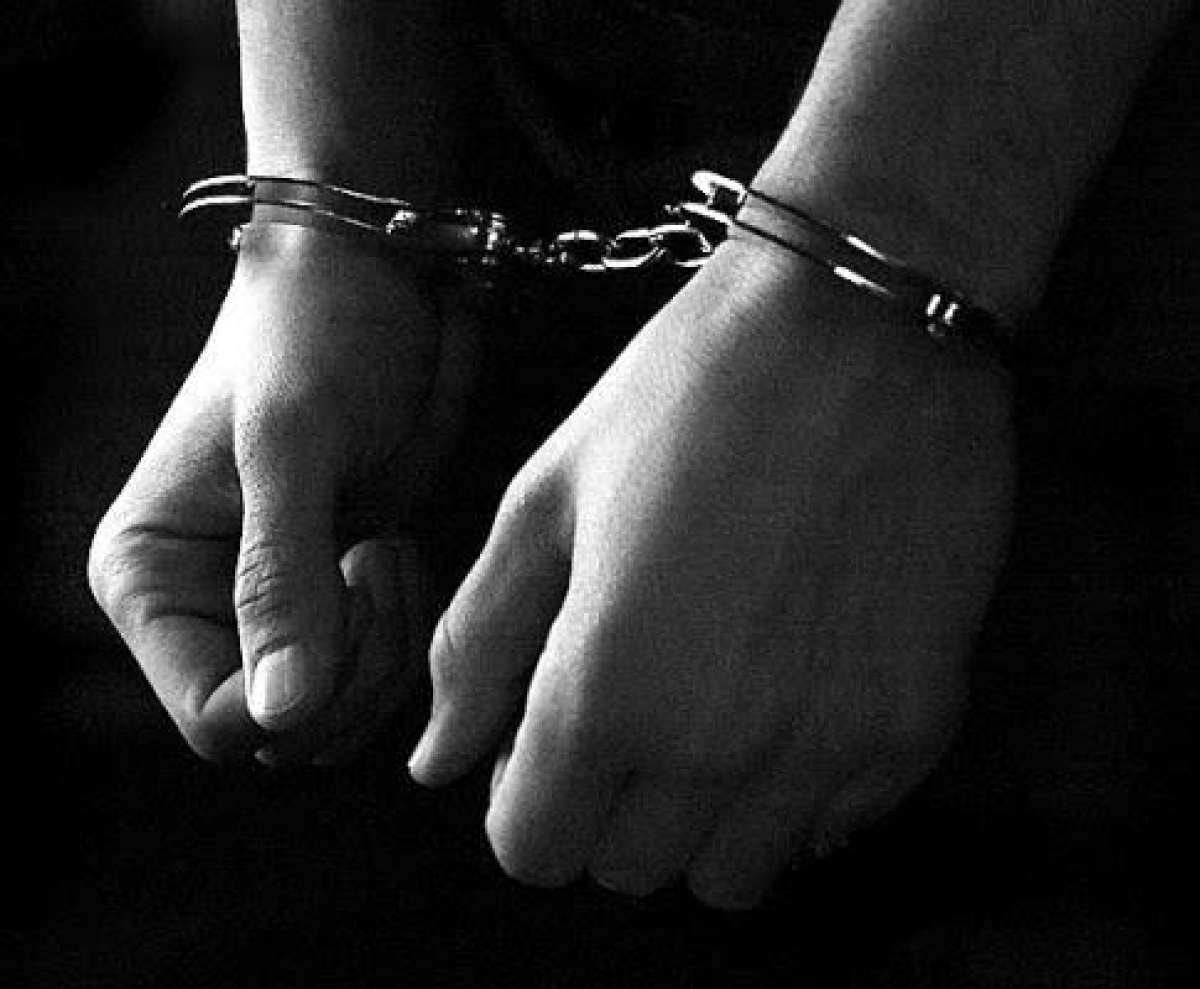 Polícia Civil prende mulher acusada de exercício ilegal da medicina e uso de documentos falsos (Foto: SSP/SE)