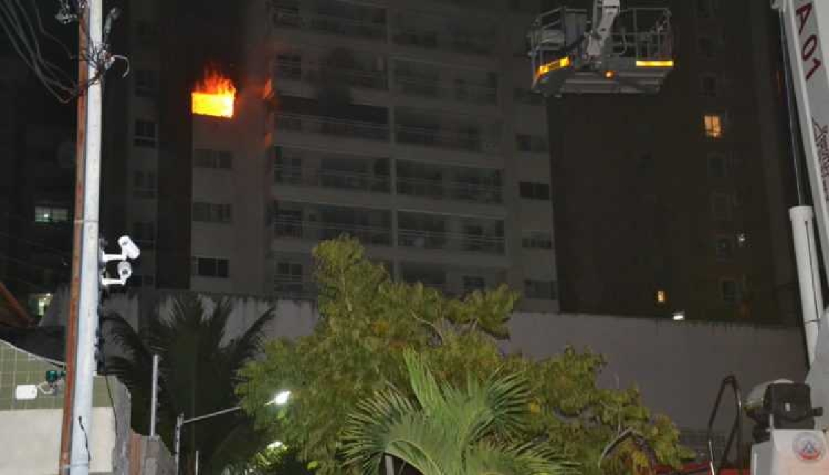 Incêndio em apartamento do condomínio Harmonie (Foto: Via Portal Infonet)
