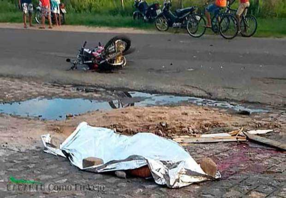 Colisão entre moto e caminhão deixa uma vítima fatal (Foto: Lagarto Como Eu Vejo)