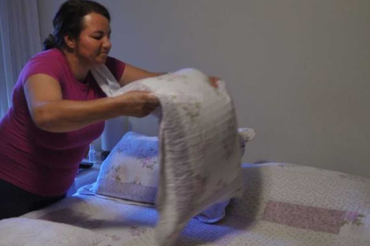 Mulheres dedicam a afazeres domésticos o dobro de horas dos homens (Foto: Antônio Cruz/ Agência Brasil)