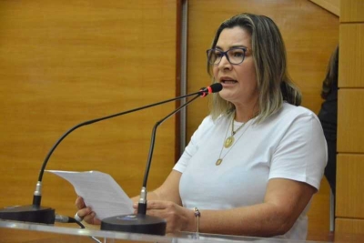 Deputada reivindica passagem molhada em Glória (Foto: Jadilson Simões)