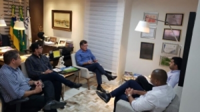Laércio Oliveira discute operações do Porto de Sergipe para desenvolver o estado (Foto: Via Site Laércio Oliveira)