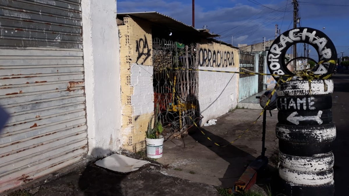 Borracharia onde corpos foram enterrados (Foto: Arquivo F5 News)