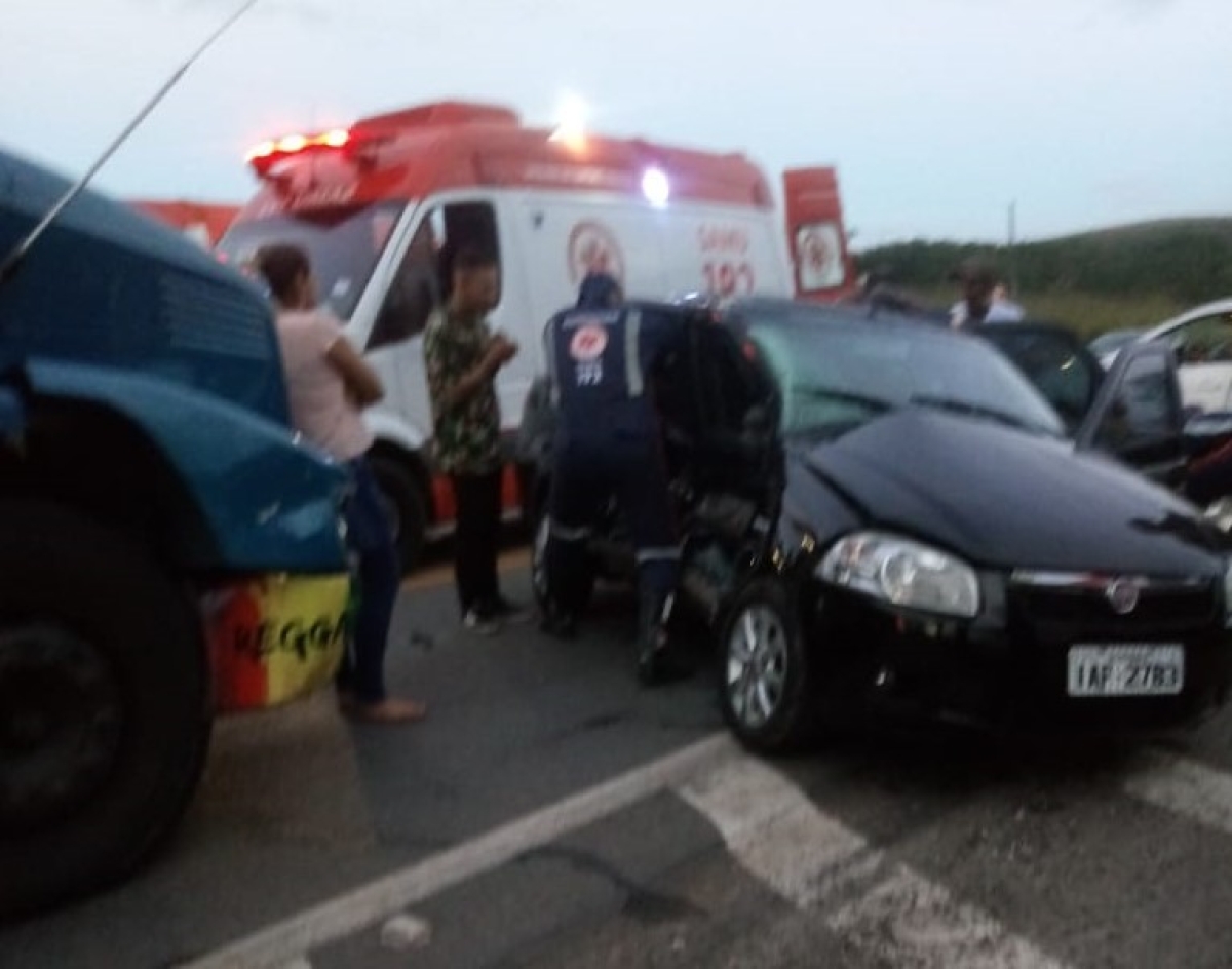 Acidente ocorreu no km 26, em trecho já conhecido por vários acidentes (Foto: WhatsApp/ Grupo JP e Ana)