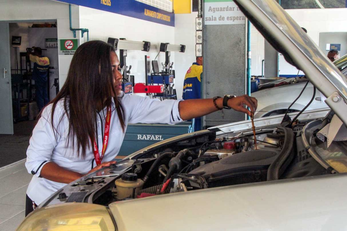 Curso de mecânica básica para mulheres acontece em Aracaju (Foto: Pritty Reis)