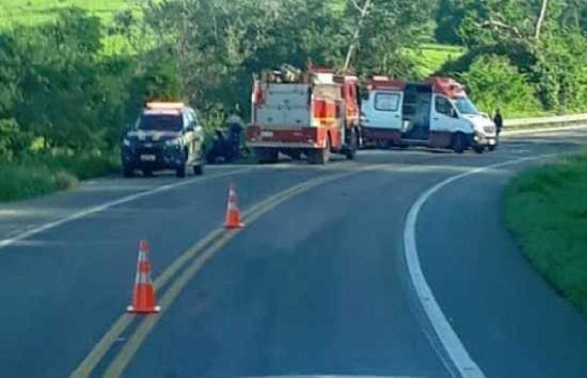 Segundo informações da PRF, o acidente aconteceu num trecho considerado perigoso (Foto: Redes sociais)