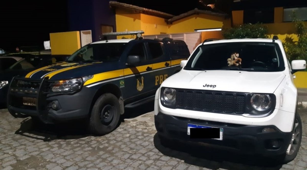 Veículo tomado de assalto é recuperado pela PRF na BR 101 (Foto: PRF/SE)