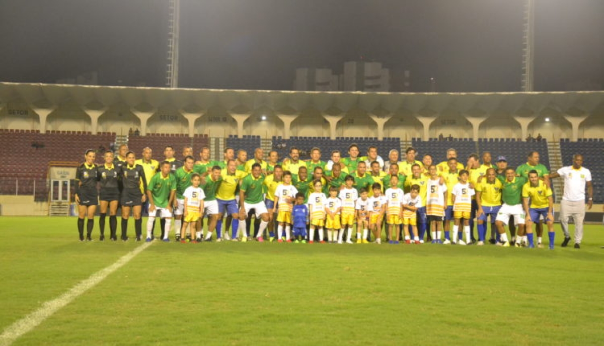 Seleção de Sergipe e Amigos de Washington Coração Valente reunidos (Foto: Igor Matheus/ Portal Infonet)