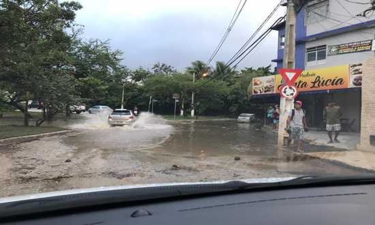 As chuvas causaram prejuízos na manhã desta quinta, 11, no conjunto Santa Lúcia. (Foto: Portal Infonet)