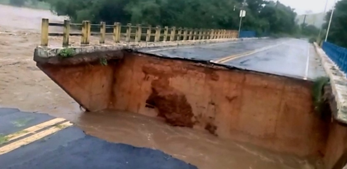 Chuva provoca cratera em rodovia que liga Santa Rosa e Divina Pastora (Imagem: Reprodução de vídeo/ YouTube/ Portal Infonet)