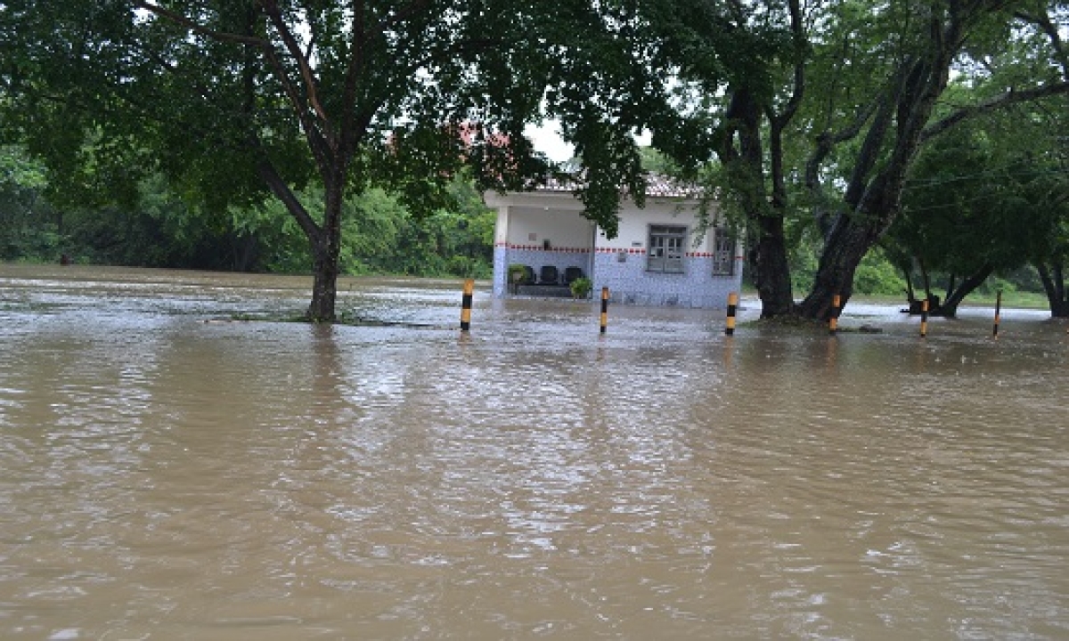 Posto policial do Sol Nascente submerso. (Foto:Portal Infonet)