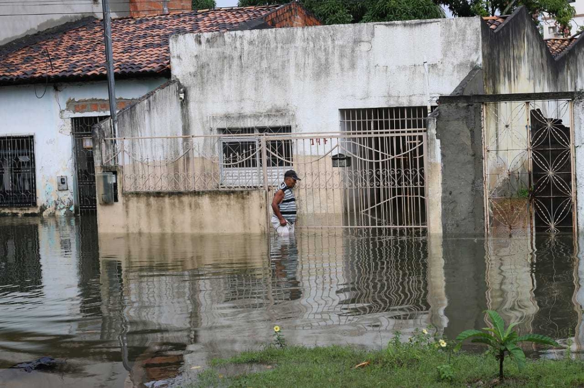 Imóveis invadidos por água da chuva devem ser higienizados corretamente (Foto: Valter Sobrinho/ SES/SE)