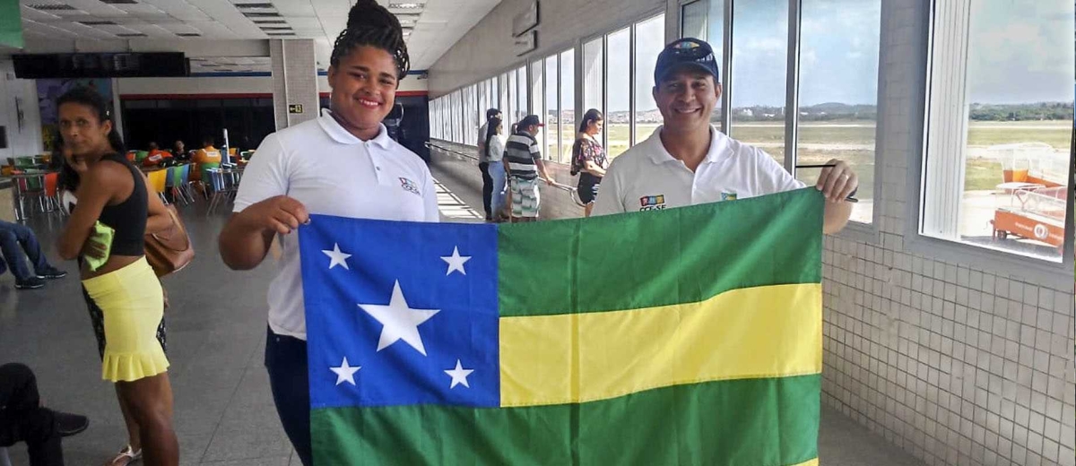 Luciele é atleta do arremesso de peso e detém várias marcas nacionais. Com apenas 14 anos, a superatleta tem 1,75m e pesa 95kg e é aluna do Centro de Excelência Vitória de Santa Maria, localizado em Aracaju (Foto: Seduc/SE)