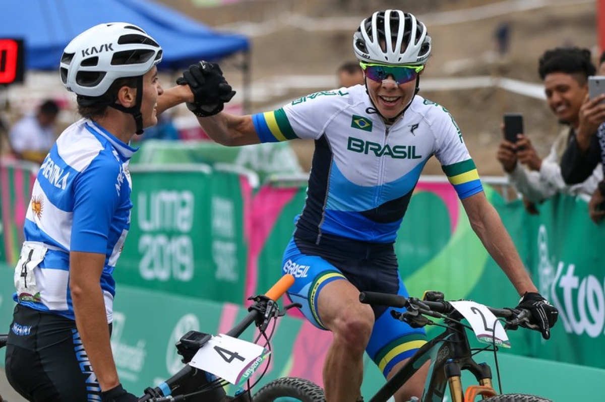 Jaqueline Mourão conquista primeira medalha feminina do país na história da prova (Foto: Abelardo Mendes Jr./ Rede do Esporte)