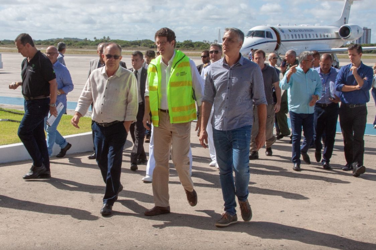 Governo Federal anuncia parceria com Sergipe em força-tarefa para conter manchas de óleo no litoral (Foto: Mario Souza/ Governo de Sergipe)