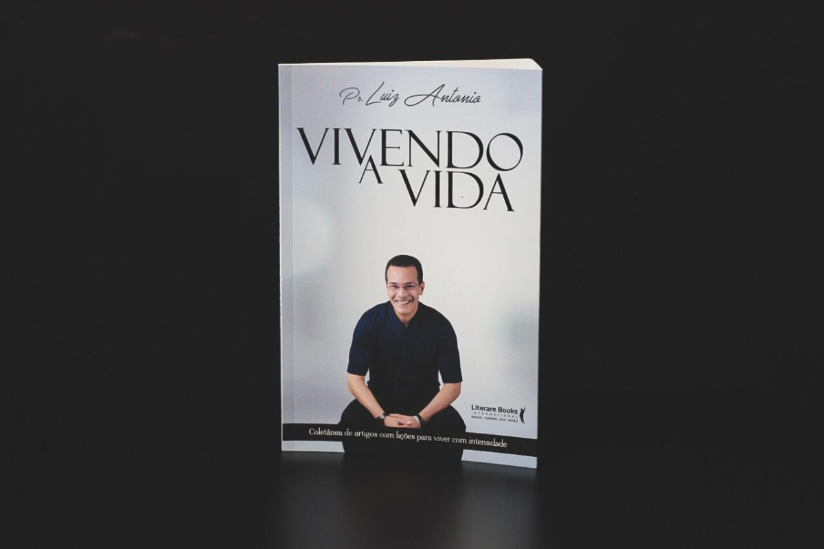Livro "Vivendo a vida" traz reflexão profunda sobre o viver com intensidade (Imagem: Reprodução)