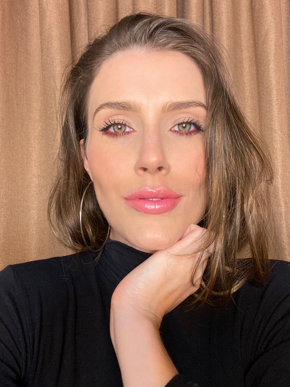 Vai participar de um videochat na quarentena? Capricha na make! (Foto: Assessoria O Boticário)